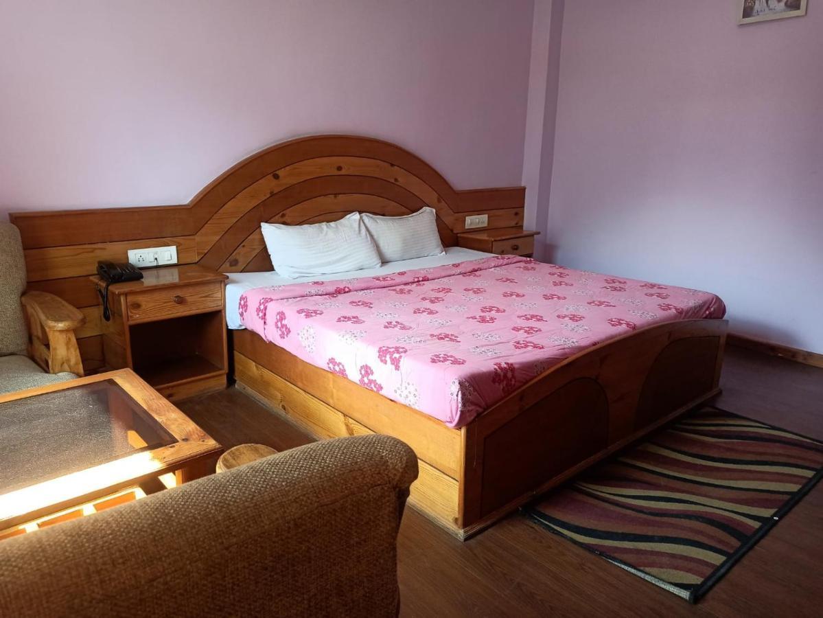 Hotel Prini Inn Manāli Exteriör bild