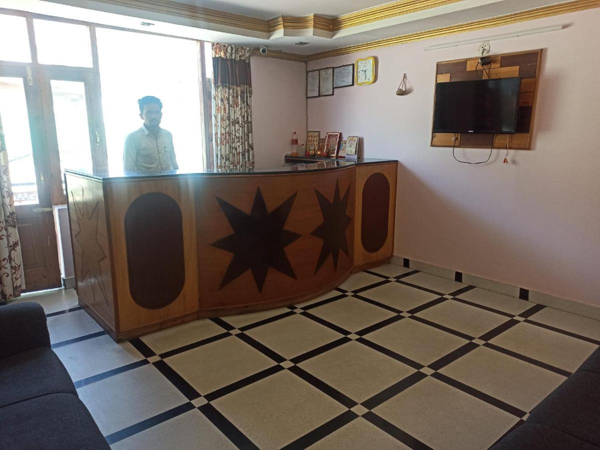 Hotel Prini Inn Manāli Exteriör bild
