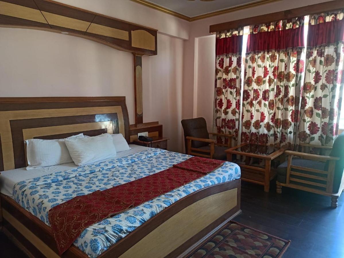 Hotel Prini Inn Manāli Exteriör bild