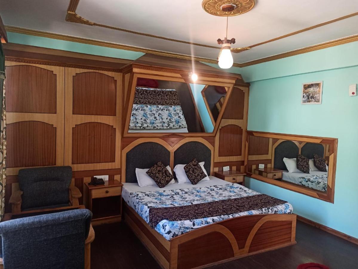 Hotel Prini Inn Manāli Exteriör bild