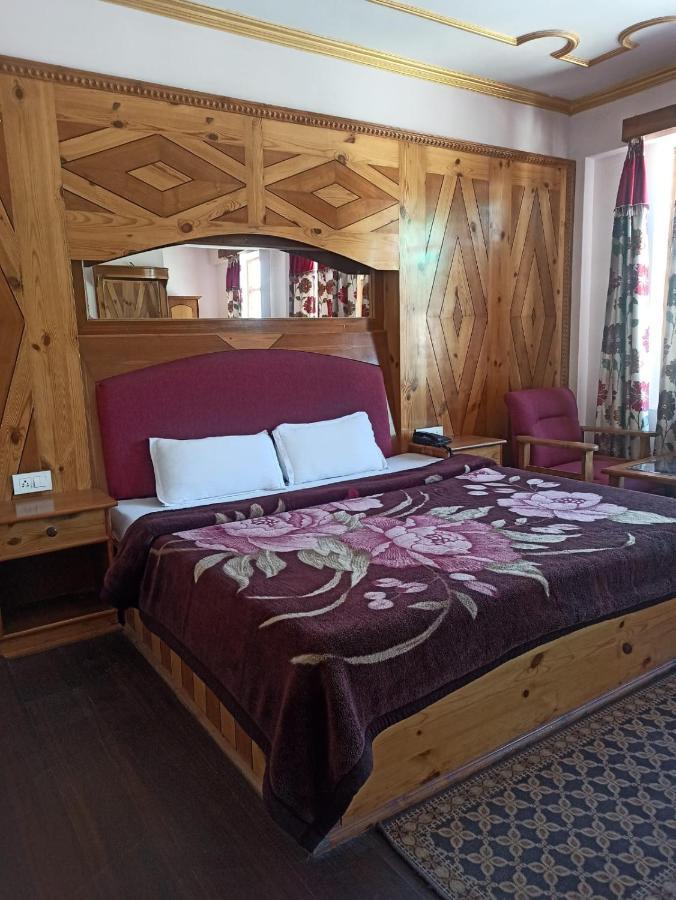Hotel Prini Inn Manāli Exteriör bild