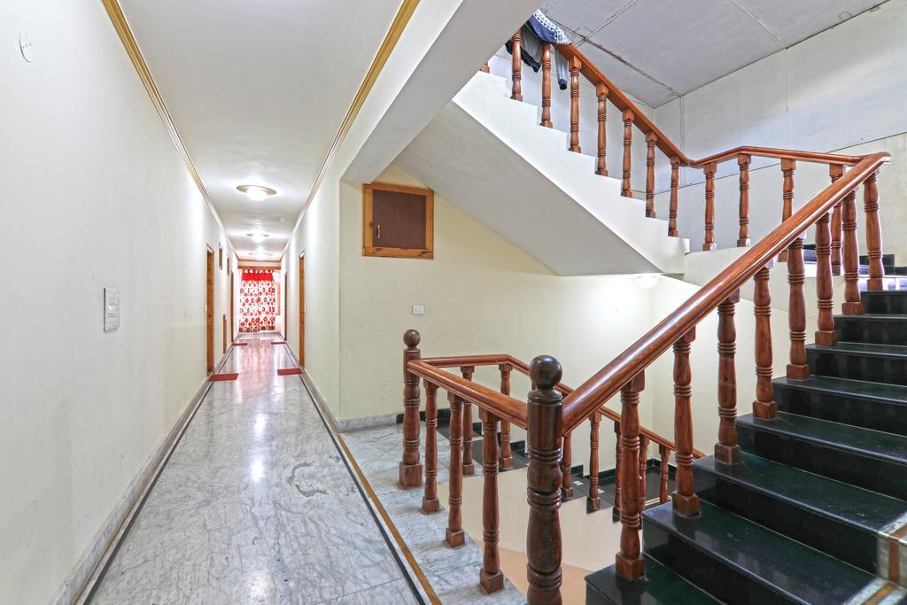 Hotel Prini Inn Manāli Exteriör bild