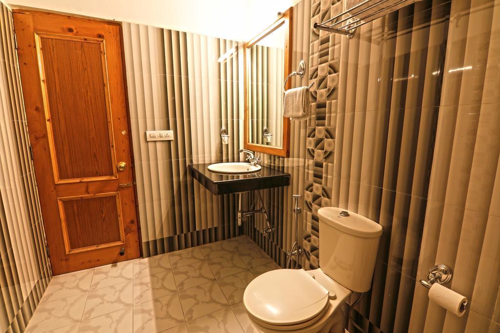 Hotel Prini Inn Manāli Exteriör bild